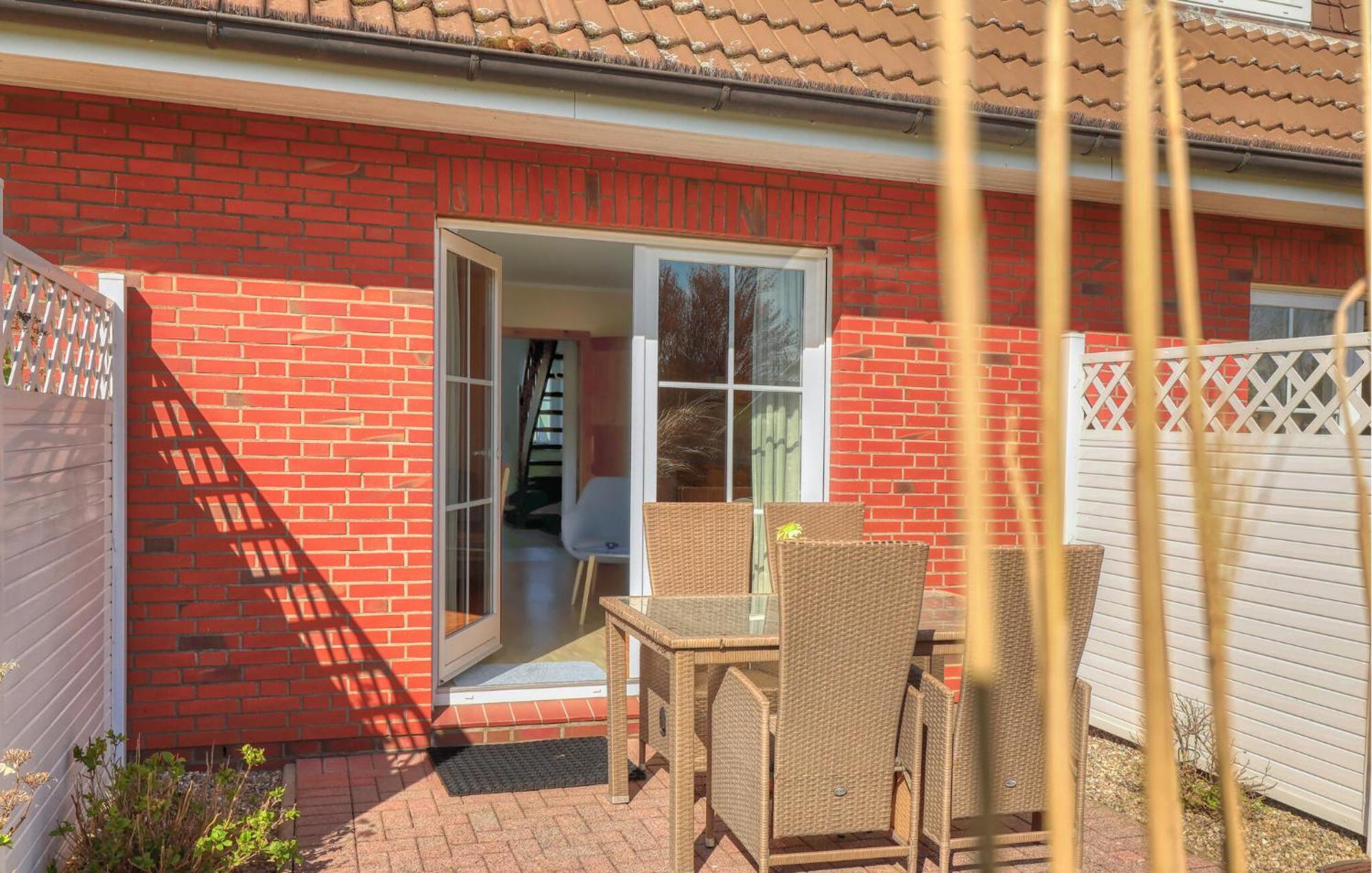Nice Home In Toenning With Kitchen Extérieur photo