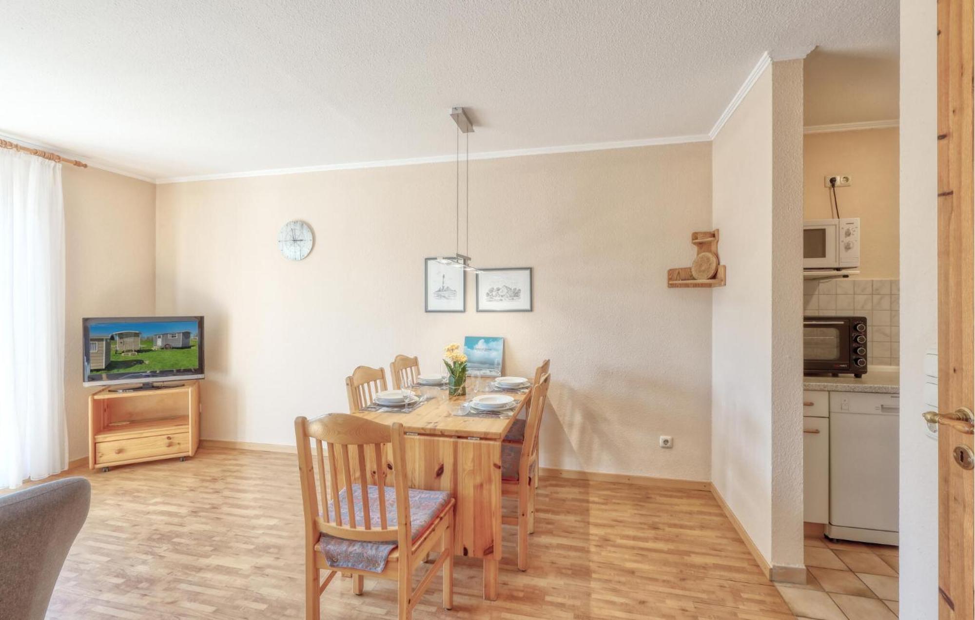 Nice Home In Toenning With Kitchen Extérieur photo